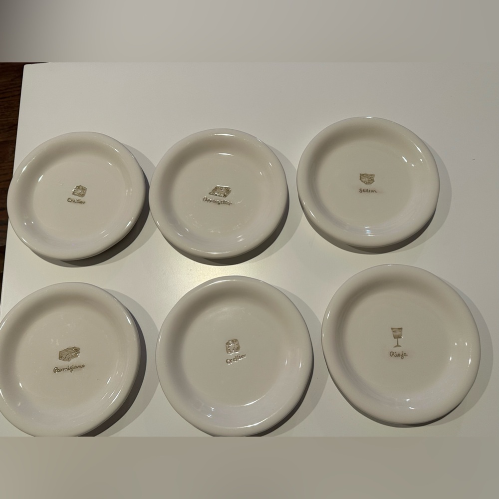 6 WILLIAMS SONOMA CERAMIC WINE SERIES CANAPÉ DESSERT PLATES IVORY EMBOSSED 6”